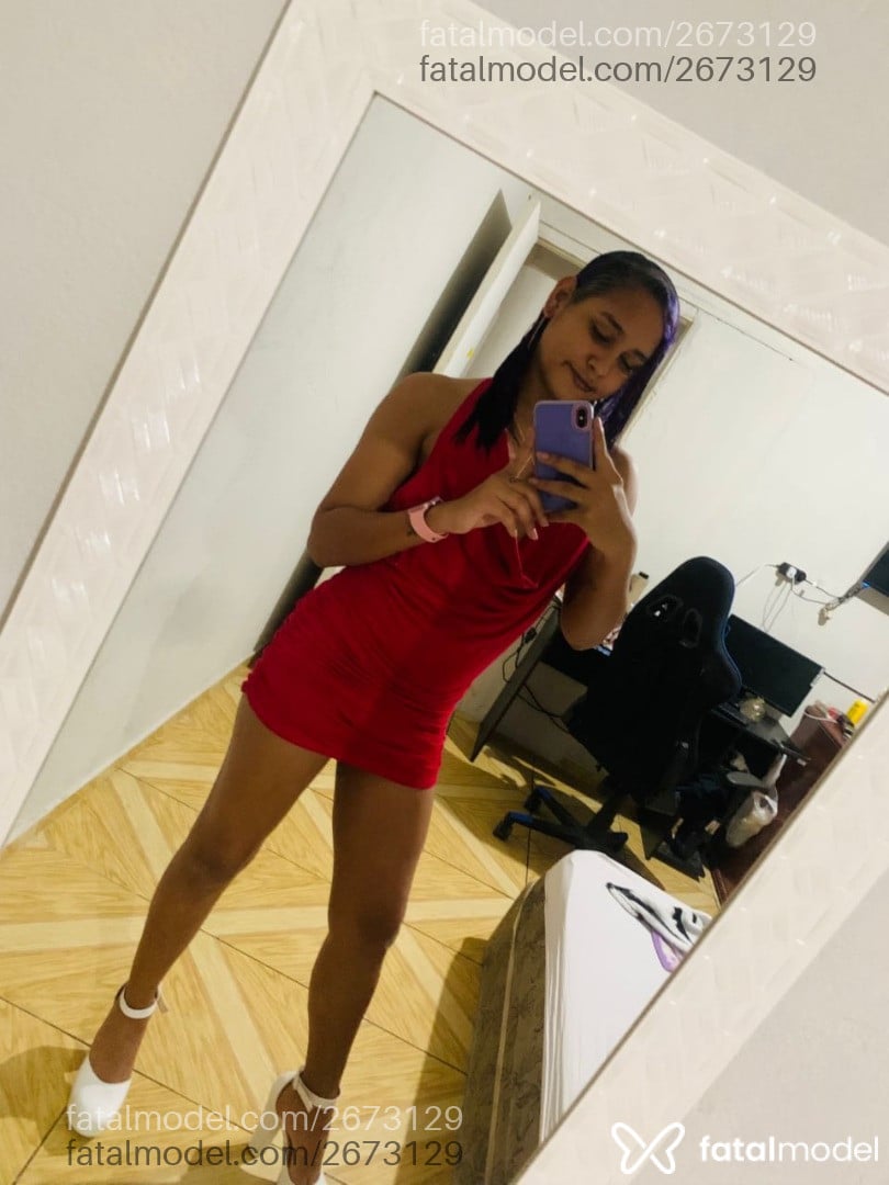 Acompanhante mulher trans com cabelo castanho de olhos castanhos em Sarandi - Bella Brown