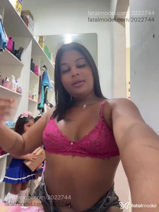 Acompanhante mulher trans morena (o) de olhos pretos em Duque de Caxias Acompanhante mulher trans morena (o) de olhos pretos em Duque de Caxias - Kethellyn