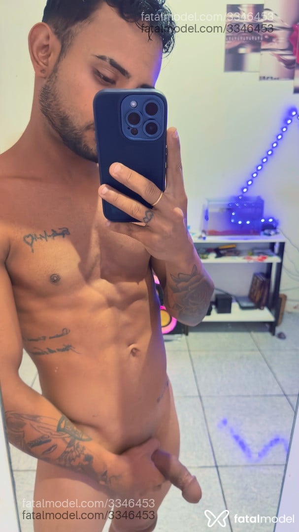 Acompanhante homem morena (o) de olhos pretos - Henry Acompanhante homem morena (o) de olhos pretos - Henry