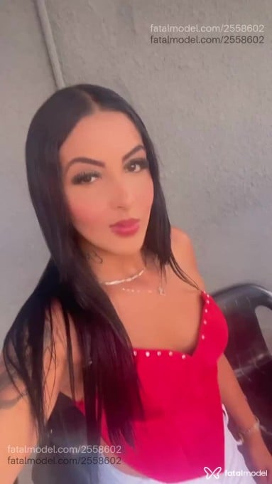 Acompanhante mulher morena (o) de olhos castanhos em Araxá - Helena Valentina
