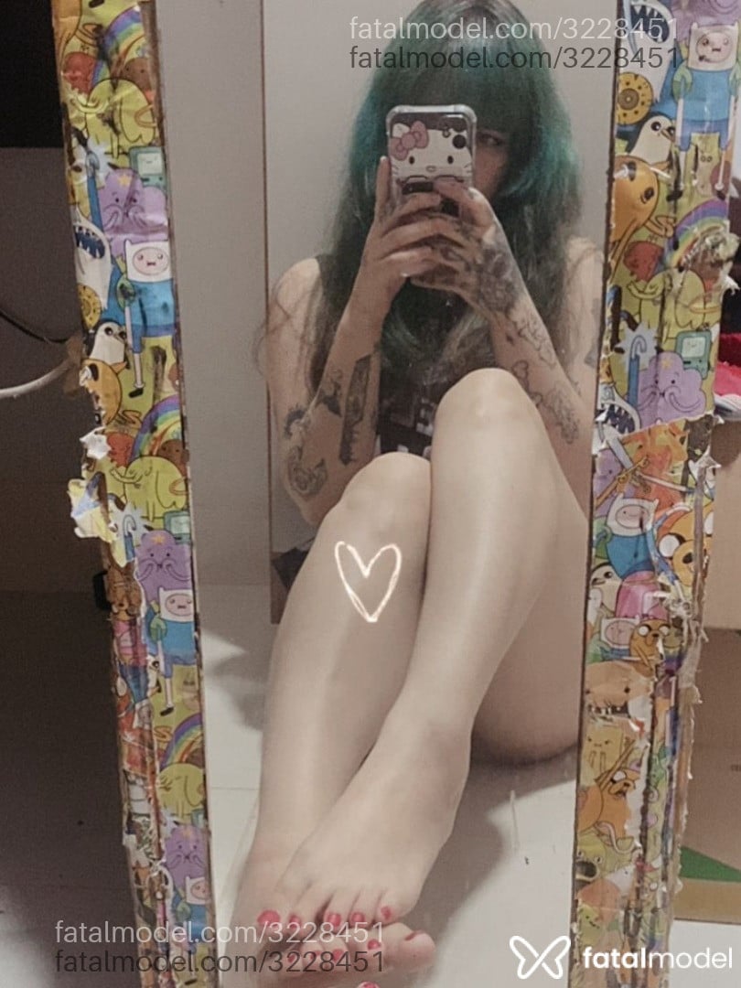 Acompanhante mulher com cabelo colorido de olhos verdes em Virtual - Yurizinha