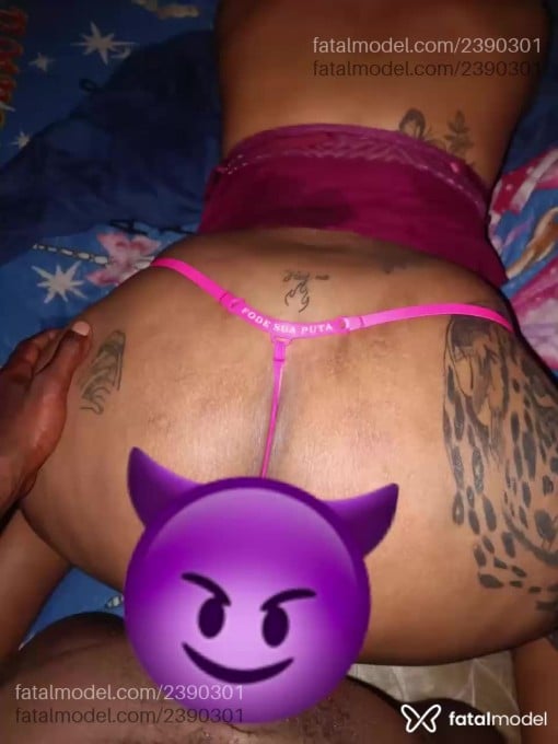 Acompanhante mulher com cabelo colorido de olhos pretos em Igarapé Acompanhante mulher com cabelo colorido de olhos pretos em Igarapé - Melissa