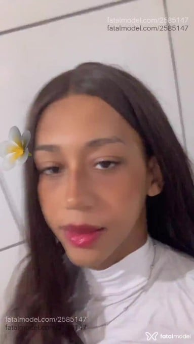 Acompanhante mulher trans com cabelo castanho de olhos castanhos em Duque de Caxias - Morena