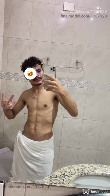 Acompanhante homem com cabelo castanho de olhos castanhos em Maringá - Ruanz