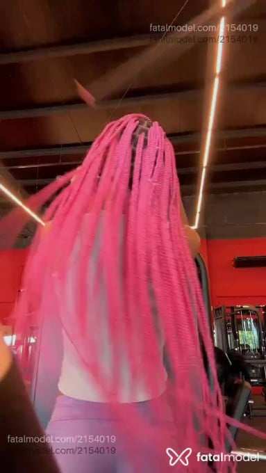 Acompanhante mulher trans ruiva (o) de olhos castanhos em Virtual - Kawaiuwu
