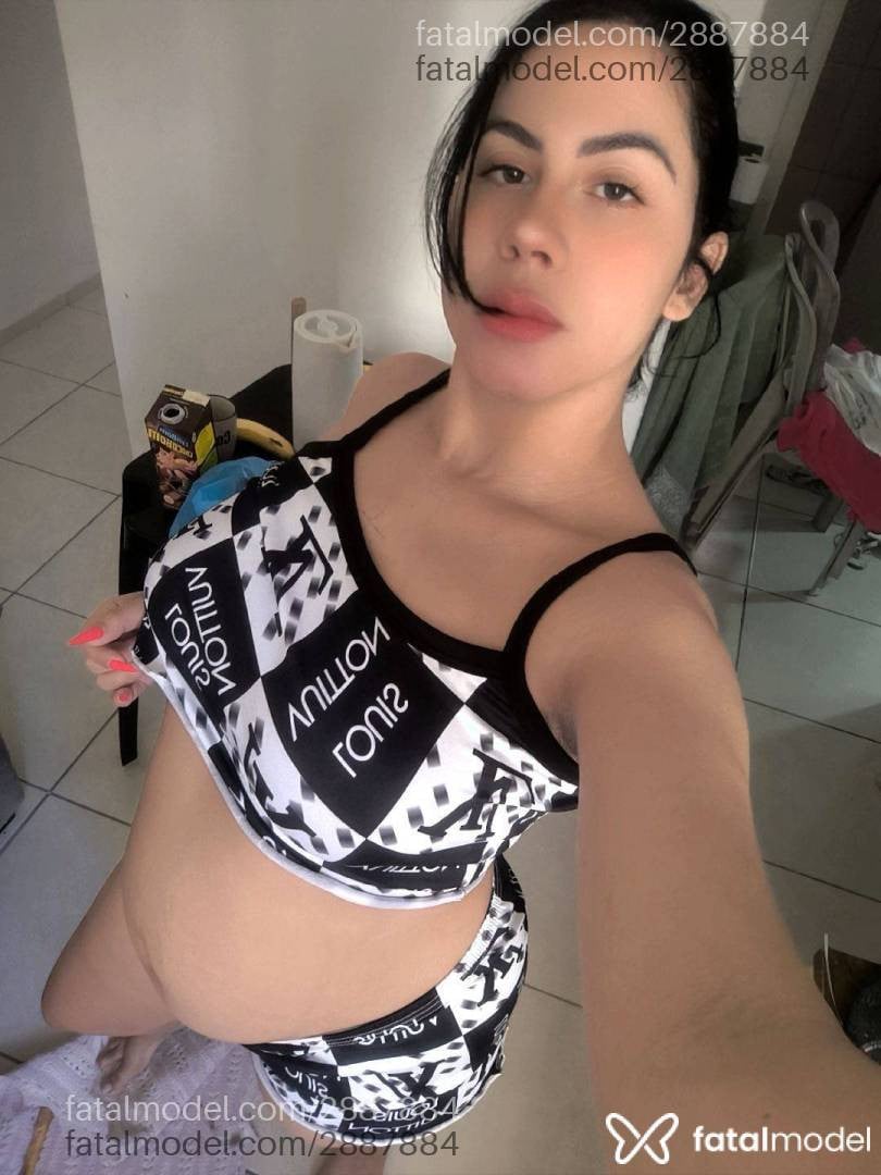 Acompanhante mulher com cabelo castanho de olhos castanhos - Carolzinha