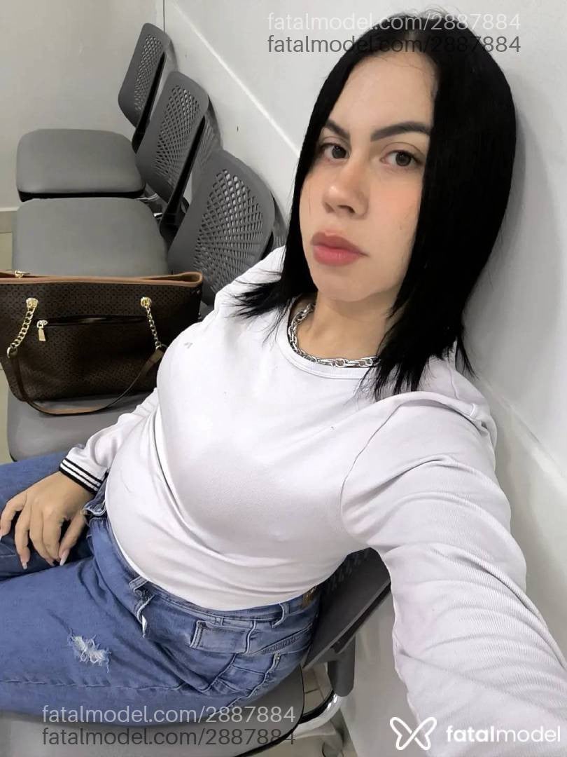 Acompanhante mulher com cabelo castanho de olhos castanhos - Carolzinha
