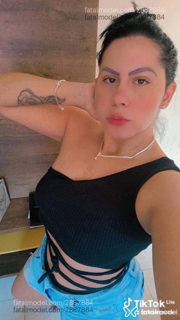 Acompanhante mulher com cabelo castanho de olhos castanhos - Carolzinha