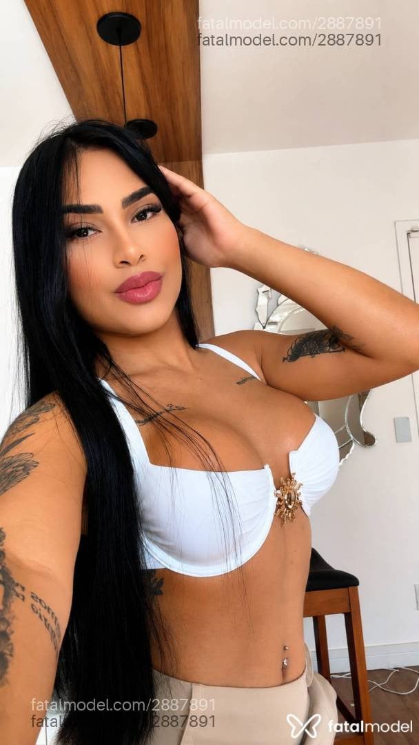 Acompanhante mulher morena (o) de olhos pretos - Izzie