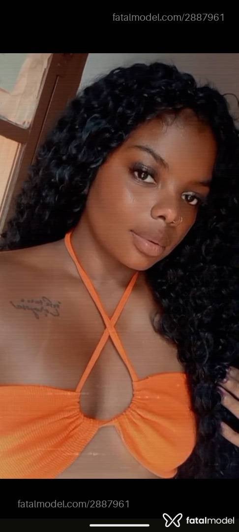 Acompanhante mulher morena (o) de olhos pretos - Bianca