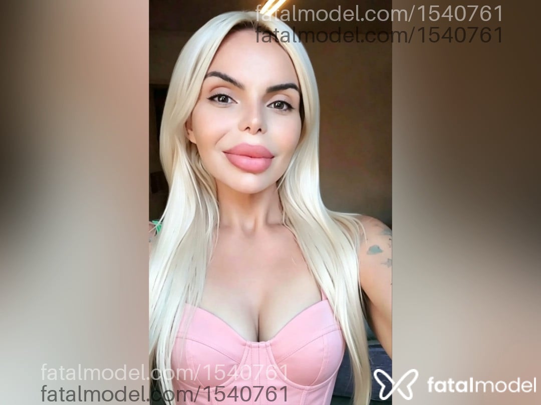 Acompanhante travesti loira (o) de olhos azuis em Itajaí - Thalita Zampiroli