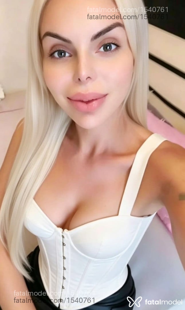 Acompanhante travesti loira (o) de olhos azuis em Itajaí - Thalita Zampiroli