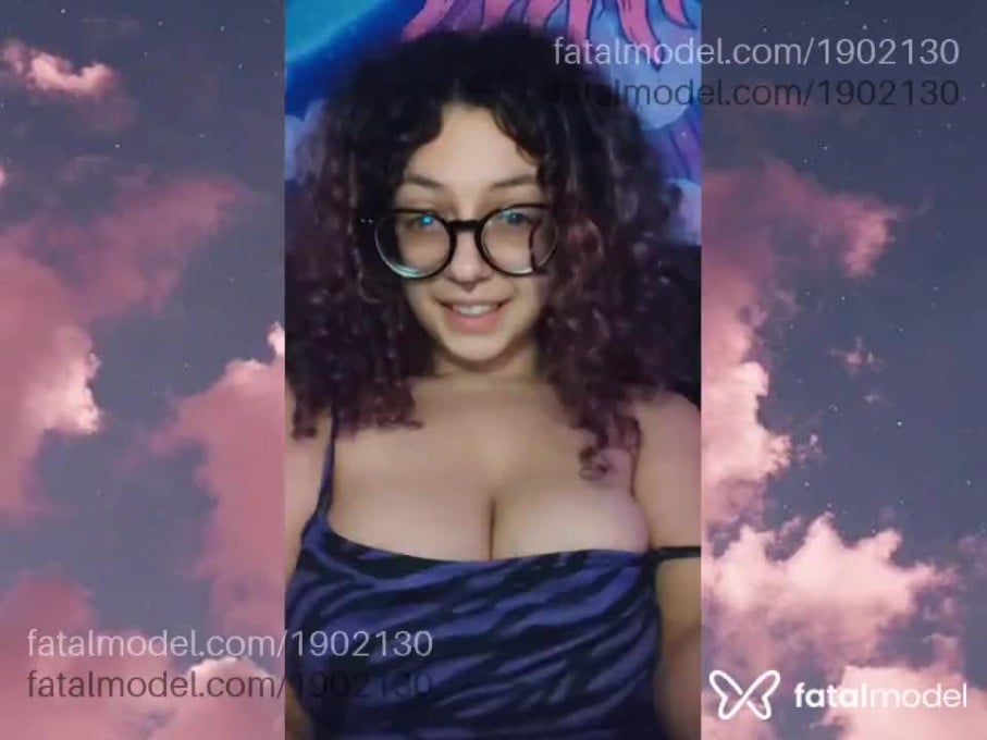 Acompanhante mulher com cabelo castanho de olhos castanhos em Virtual - Kogumeladatrixx