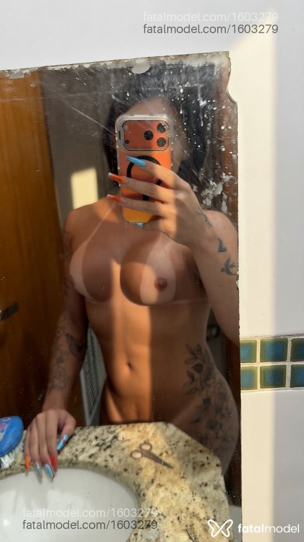 Acompanhante mulher trans com cabelo castanho de olhos castanhos em Ribeirão Preto - Danni Baruque