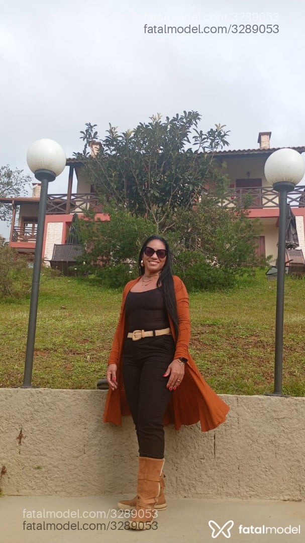 Acompanhante mulher morena (o) de olhos castanhos - Luma Poca Acompanhante mulher morena (o) de olhos castanhos - Luma Poca