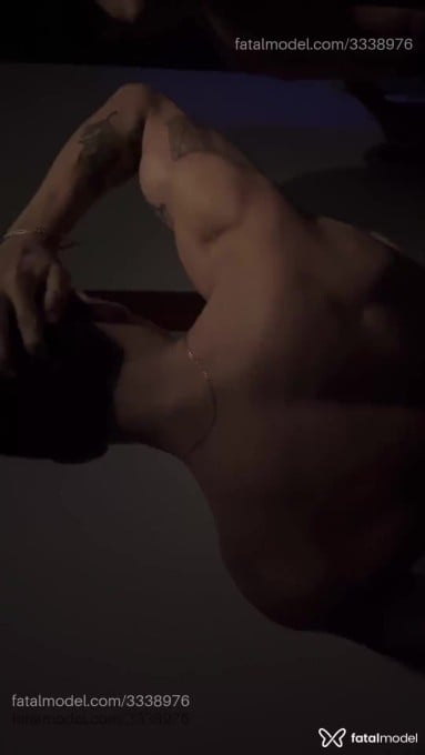 Acompanhante homem com cabelo castanho de olhos castanhos - Theo Belmont Acompanhante homem com cabelo castanho de olhos castanhos - Theo Belmont