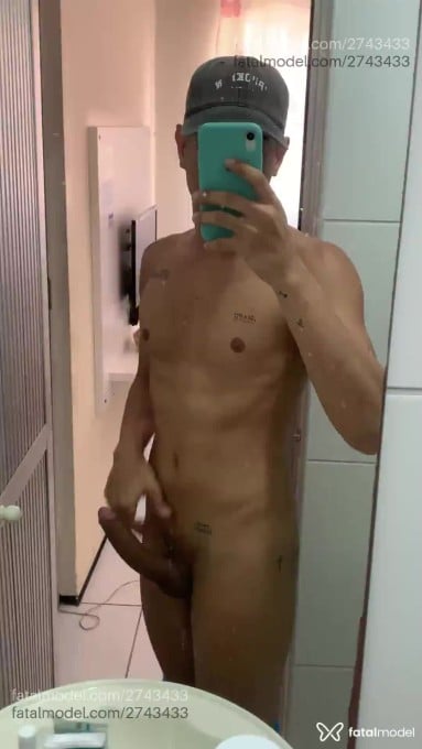 Acompanhante homem com cabelo castanho de olhos castanhos em Virtual Acompanhante homem com cabelo castanho de olhos castanhos em Virtual - Rodrigo Bueno