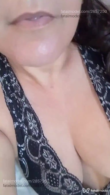 Acompanhante mulher com cabelo castanho de olhos azuis em Virtual - Popozudasexy