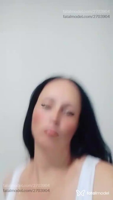Acompanhante mulher morena (o) de olhos pretos em Virtual Acompanhante mulher morena (o) de olhos pretos em Virtual - Aline