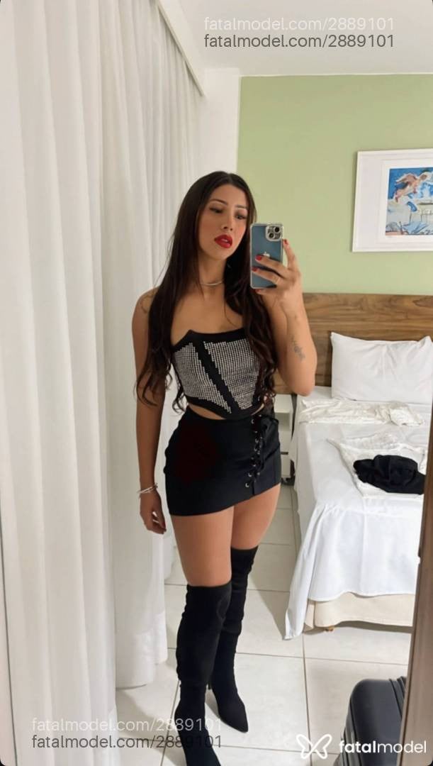 Acompanhante mulher com cabelo castanho de olhos castanhos em São Paulo Acompanhante mulher com cabelo castanho de olhos castanhos em São Paulo - Luna Loretto