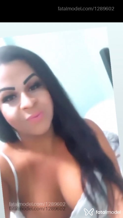 Acompanhante travesti com cabelo colorido de olhos mel em Balneário Camboriú - Amanda
