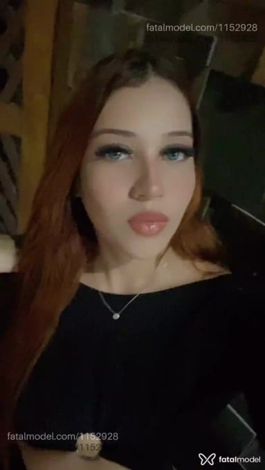 Acompanhante mulher com cabelo castanho de olhos verdes - Juliana Campos