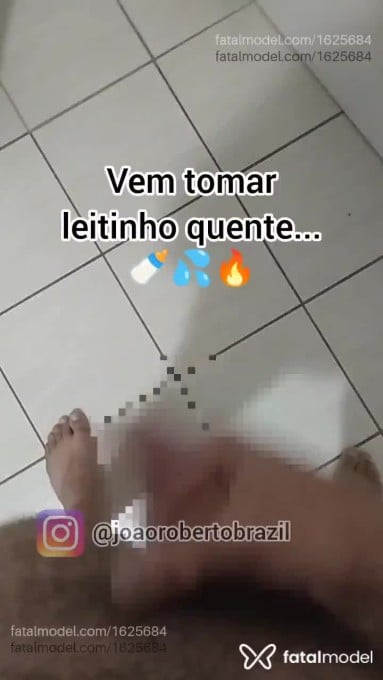 Acompanhante homem sem cabelo de olhos castanhos em Virtual - João Roberto