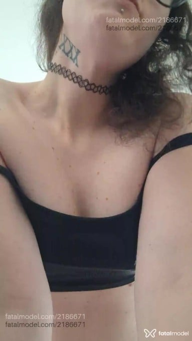 Acompanhante mulher trans com cabelo castanho de olhos azuis em Pouso Alegre - Muriel