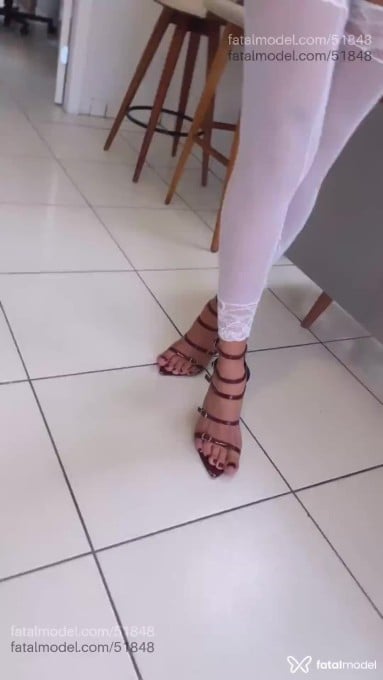 Acompanhante mulher trans com cabelo castanho de olhos castanhos em Curitiba - Stella Duarte