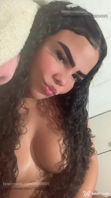 Acompanhante mulher morena (o) de olhos castanhos em Volta Redonda - Daffyni