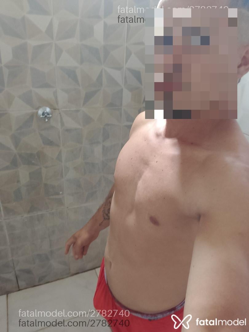 Acompanhante homem com cabelo castanho de olhos castanhos - Tiago Silva Acompanhante homem com cabelo castanho de olhos castanhos - Tiago Silva