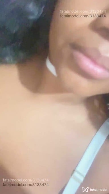 Acompanhante mulher com cabelo colorido de olhos pretos em Sumaré - Meyvy