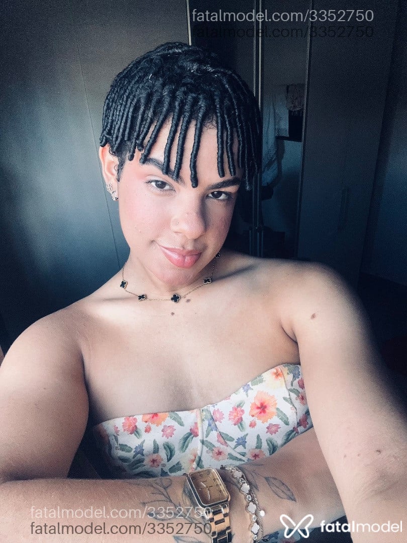Acompanhante mulher trans morena (o) de olhos castanhos em Virtual - Pietra