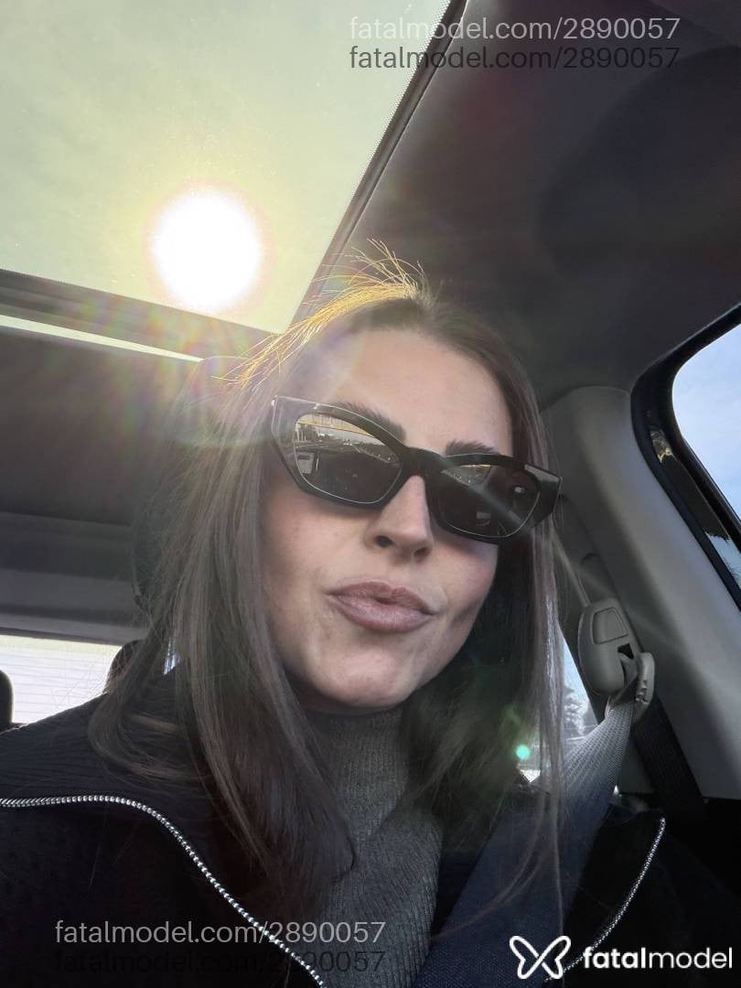 Acompanhante mulher com cabelo castanho de olhos castanhos em Porto Alegre Acompanhante mulher com cabelo castanho de olhos castanhos em Porto Alegre - Mariane Hannecker
