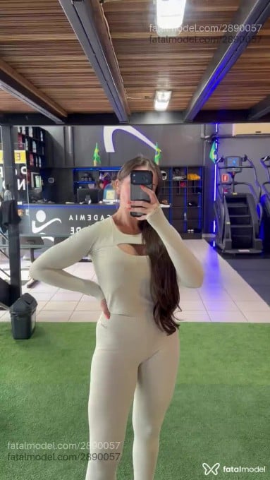 Acompanhante mulher com cabelo castanho de olhos castanhos em Porto Alegre Acompanhante mulher com cabelo castanho de olhos castanhos em Porto Alegre - Mariane Hannecker