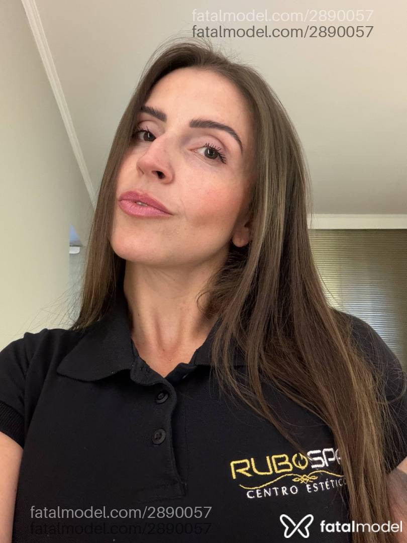 Acompanhante mulher com cabelo castanho de olhos castanhos em Porto Alegre - Mariane Hannecker