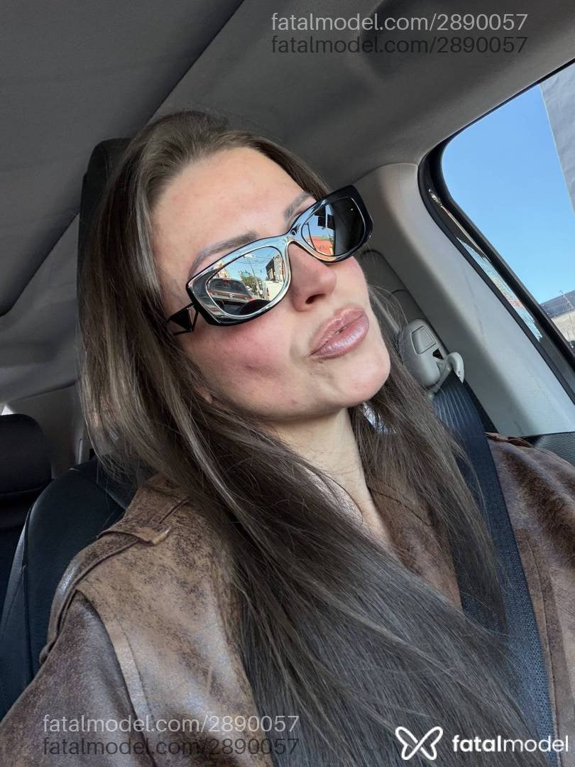 Acompanhante mulher com cabelo castanho de olhos castanhos - Mariane Hannecker