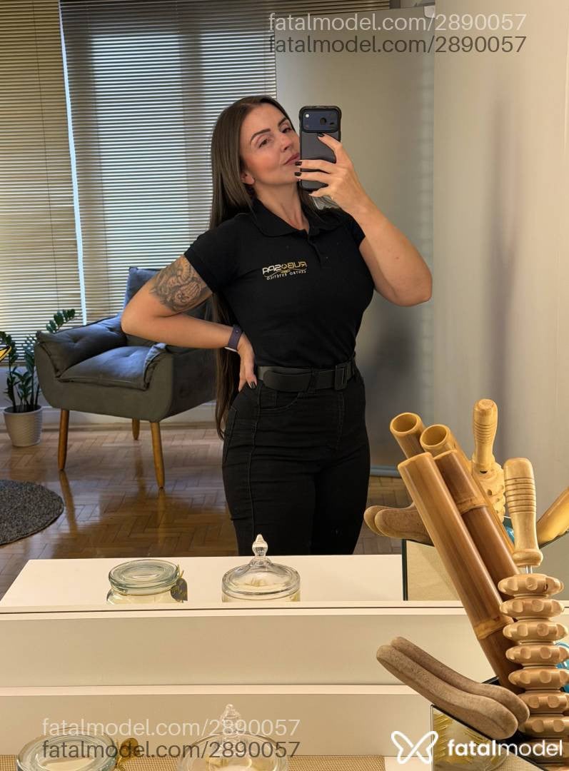 Acompanhante mulher com cabelo castanho de olhos castanhos em Porto Alegre - Mariane Hannecker