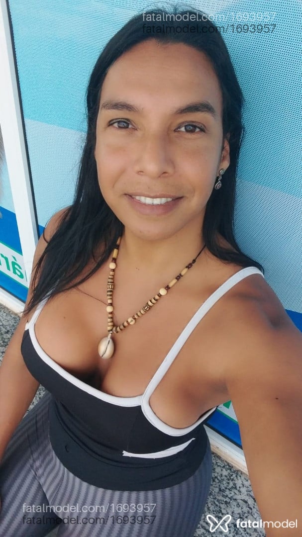 Acompanhante mulher trans com cabelo castanho de olhos castanhos em Ribeirão Preto - Valéria