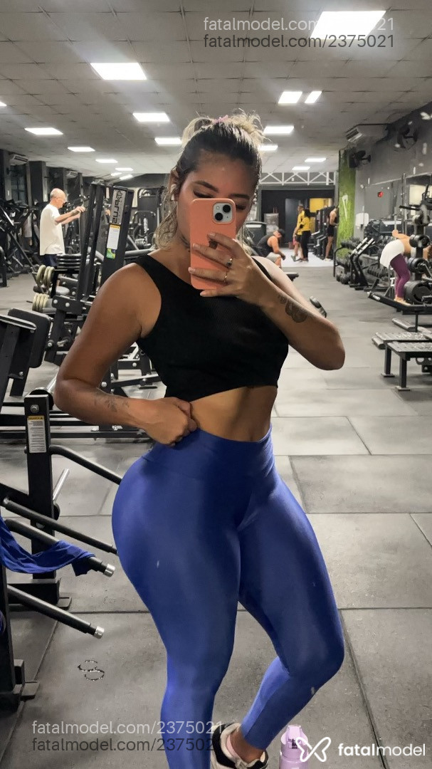 Acompanhante mulher loira (o) de olhos castanhos - Yasmim