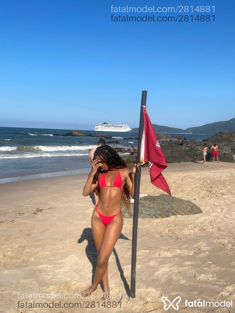 Acompanhante mulher trans com cabelo castanho de olhos castanhos em Balneário Camboriú - Manu Santos