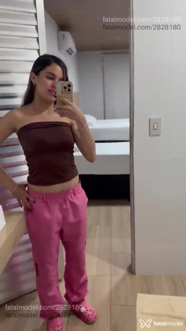 Acompanhante mulher com cabelo colorido de olhos mel em Belo Horizonte - Stella Lins