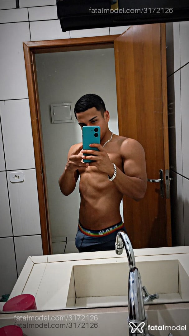 Acompanhante homem morena (o) de olhos pretos em Campo Mourão - Vieira
