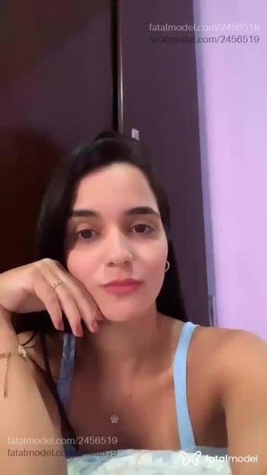 Acompanhante mulher com cabelo castanho de olhos castanhos em Brasília - Lara Bustamante