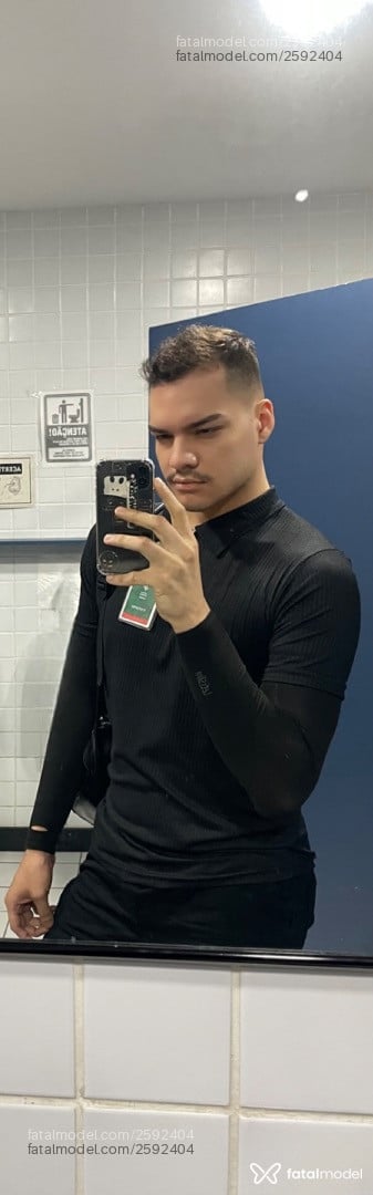Acompanhante homem com cabelo castanho de olhos castanhos - Bruno Acompanhante homem com cabelo castanho de olhos castanhos - Bruno