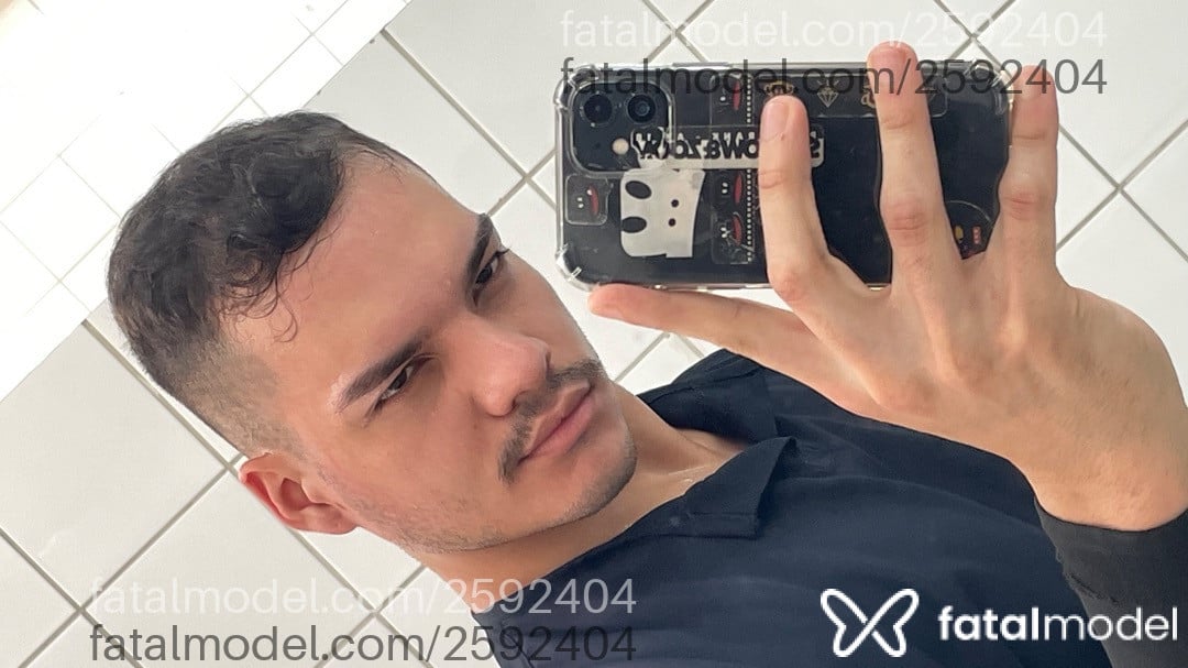 Acompanhante homem com cabelo castanho de olhos castanhos - Bruno Acompanhante homem com cabelo castanho de olhos castanhos - Bruno