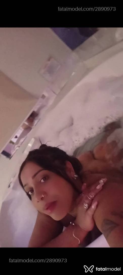 Acompanhante mulher morena (o) de olhos castanhos - Rihanna