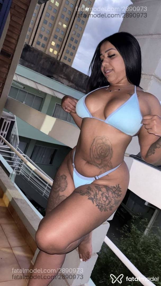 Acompanhante mulher morena (o) de olhos castanhos - Rihanna