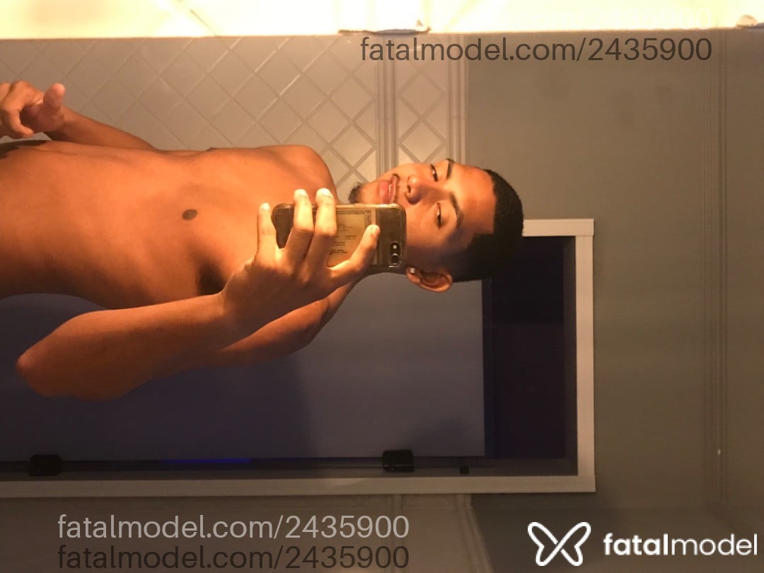 Acompanhante homem morena (o) de olhos pretos em Joinville Acompanhante homem morena (o) de olhos pretos em Joinville - Soares
