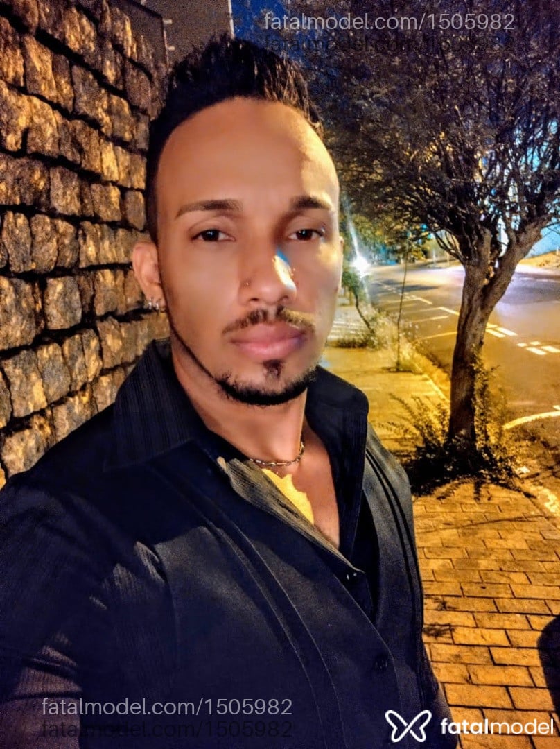 Acompanhante homem morena (o) de olhos castanhos em São José do Rio Preto Acompanhante homem morena (o) de olhos castanhos em São José do Rio Preto - Elliot